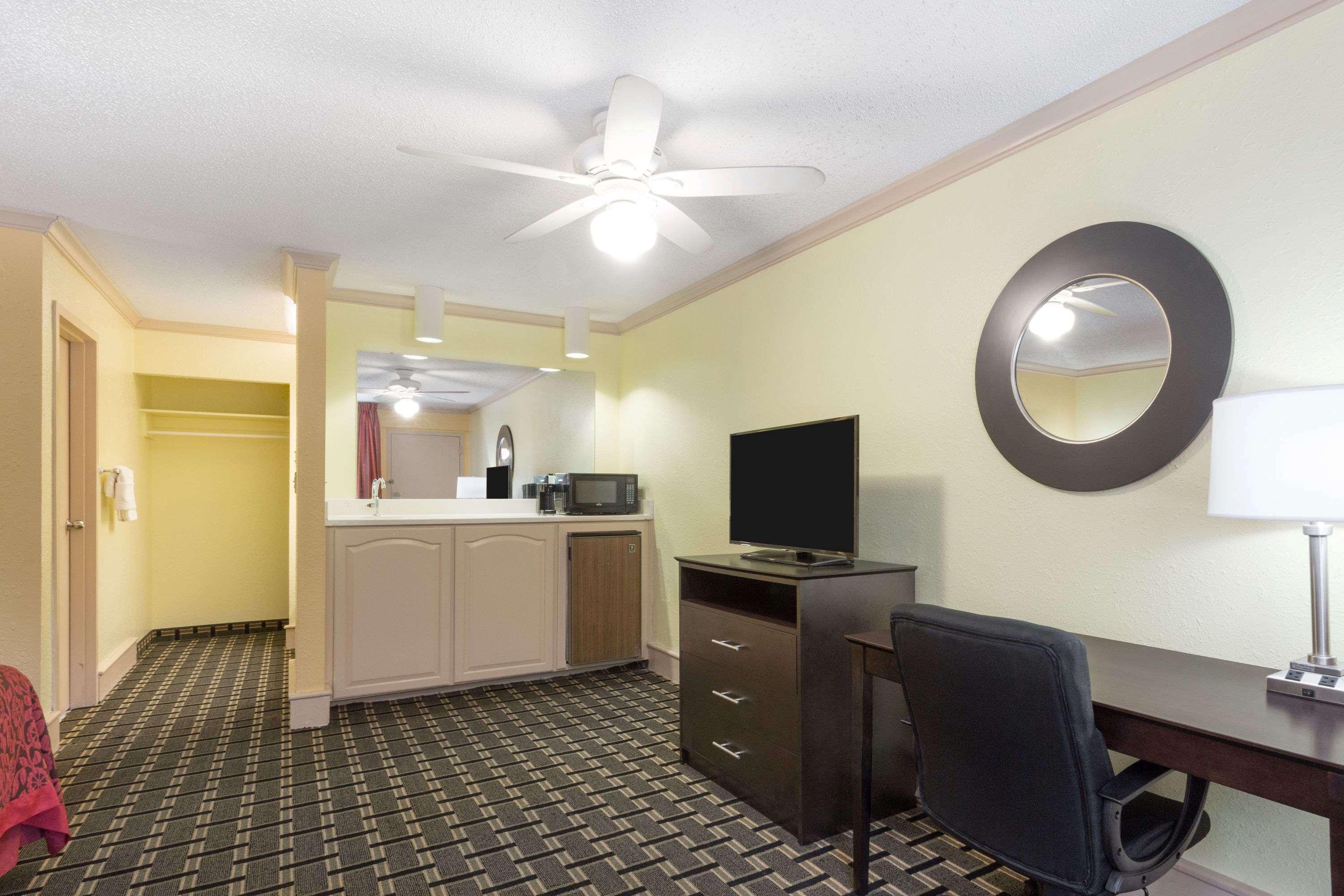 Days Inn By Wyndham Savannah Airport Eksteriør billede